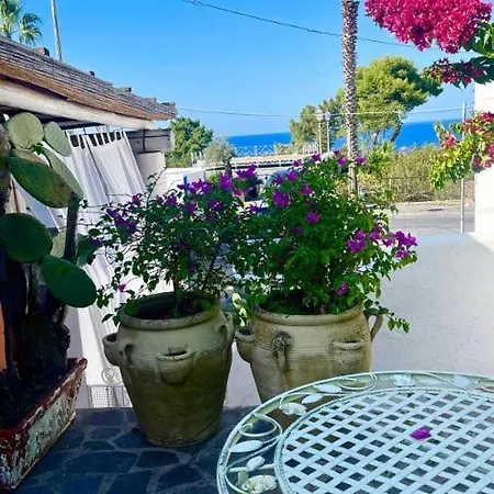 Il Nido Di - In The Square In Malfa (Salina)