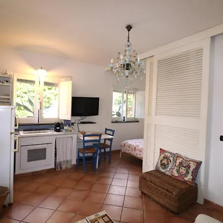 Il Nido Di - In The Square In Malfa (Salina)