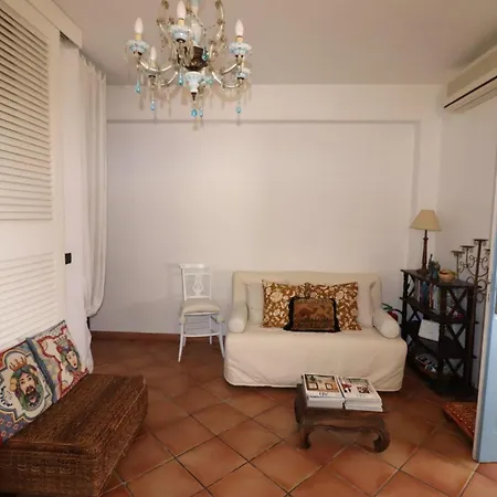 Il Nido Di - In The Square In * Malfa (Salina)